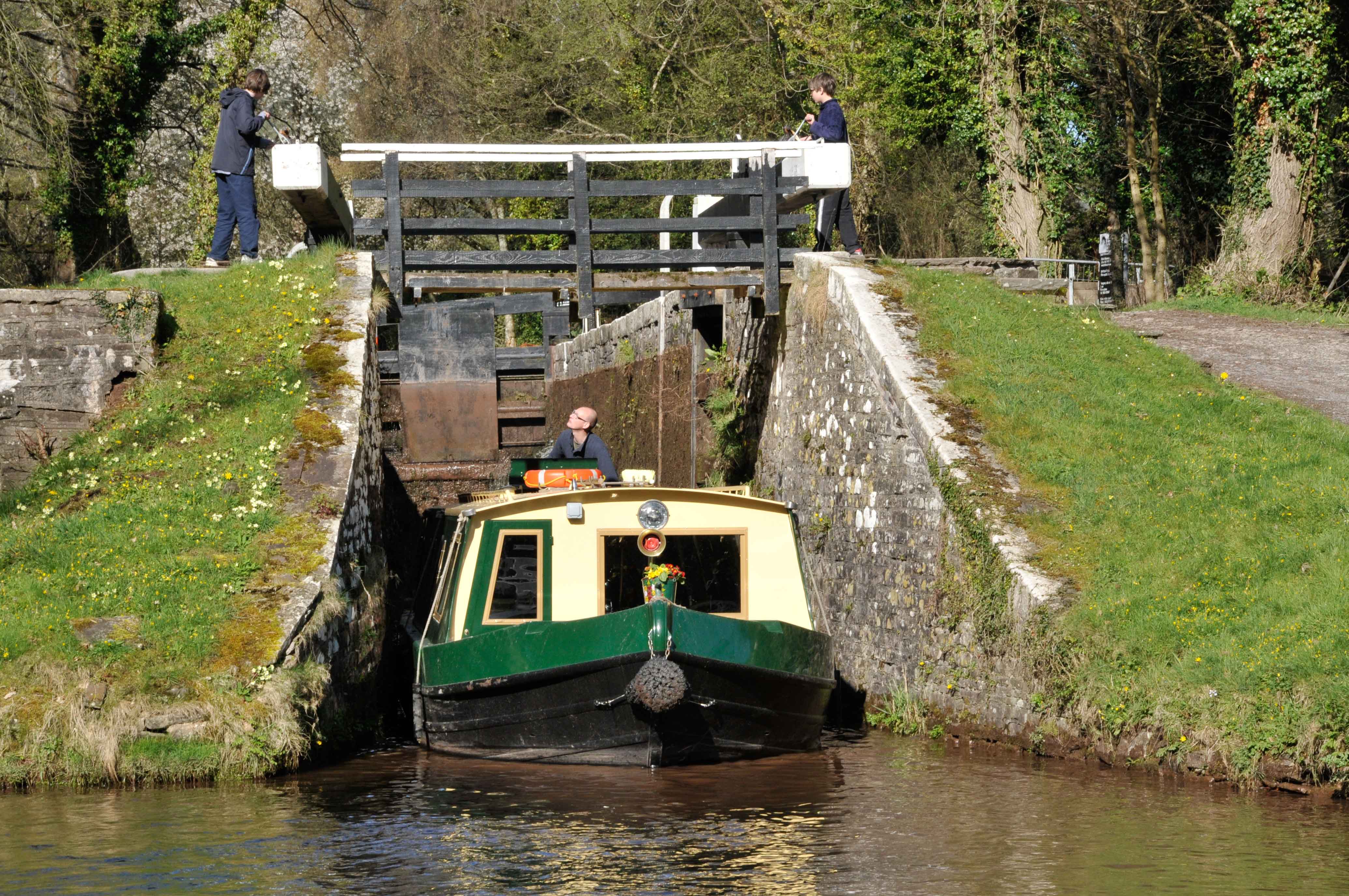 beacon park boat going through llangynidr locks