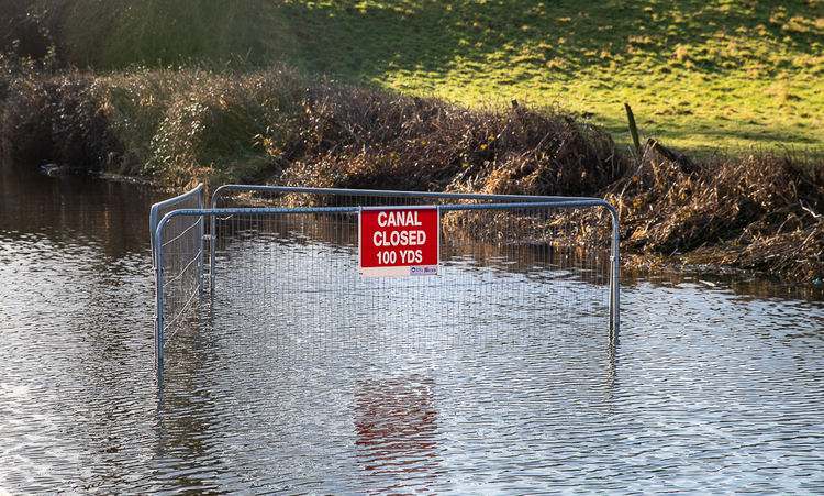 repairing the mon & brecon canal