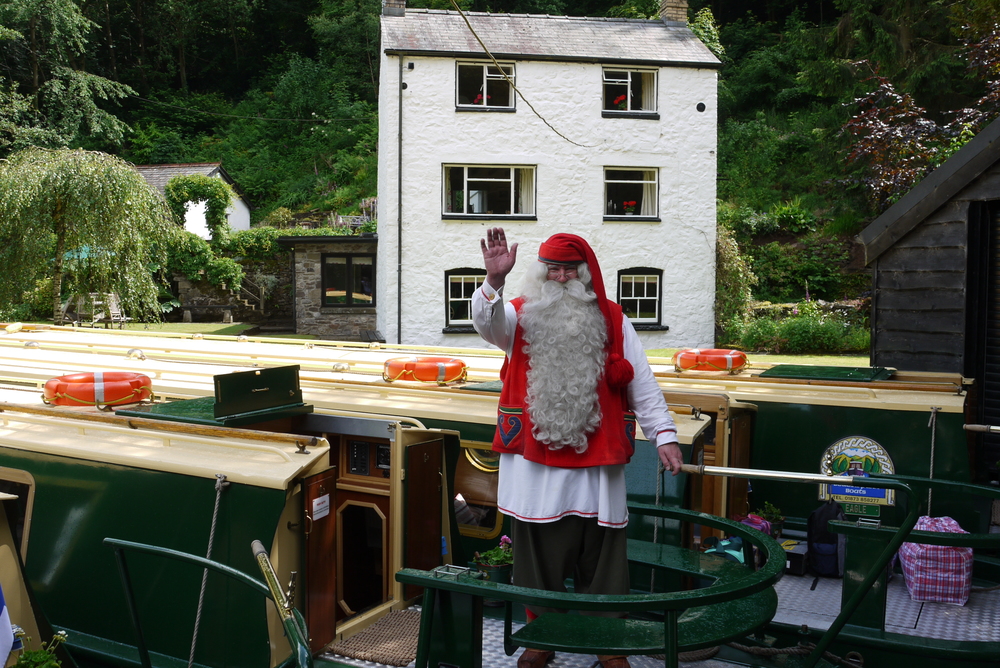 santa claus on a beacon park boat
