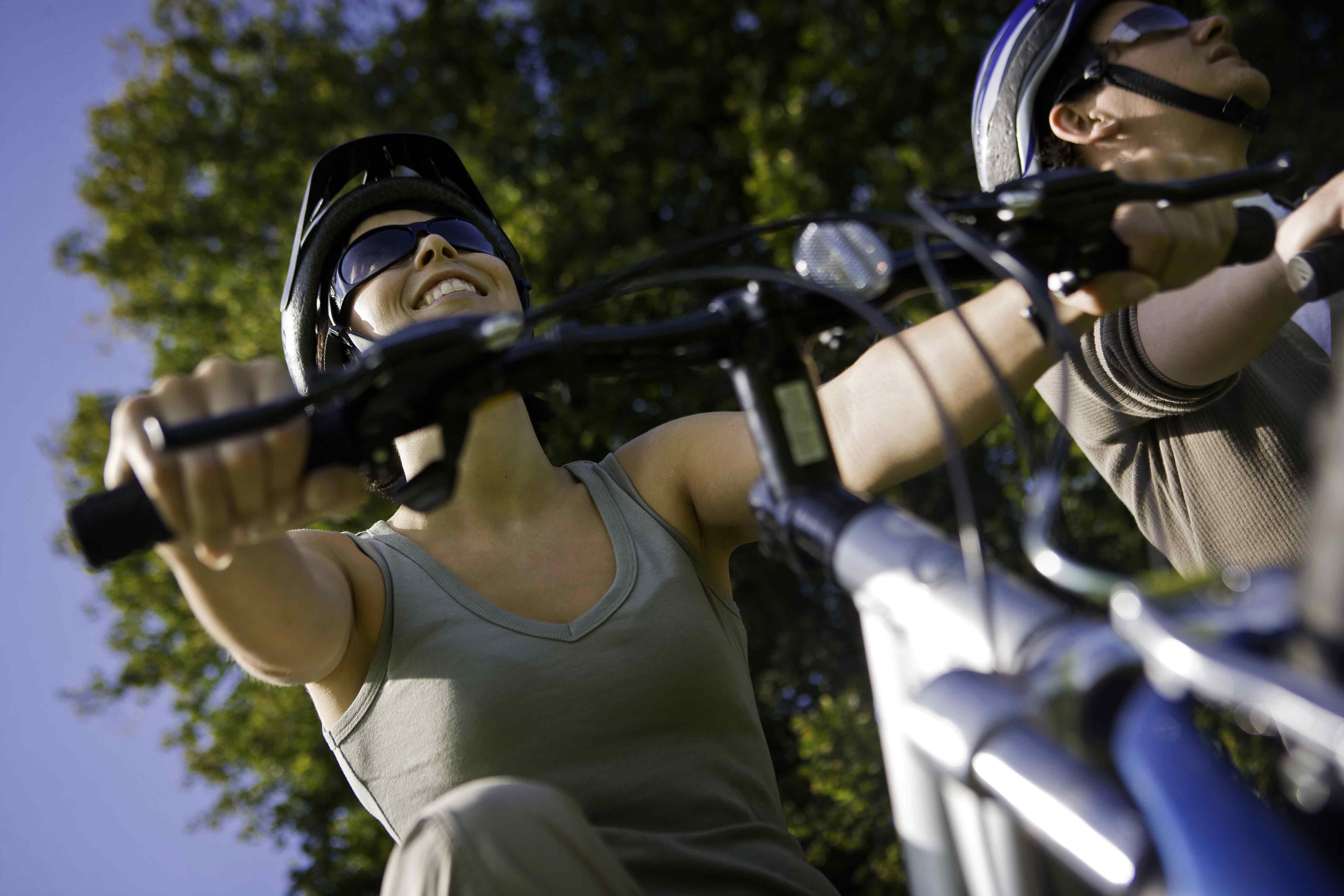 couple on bikes