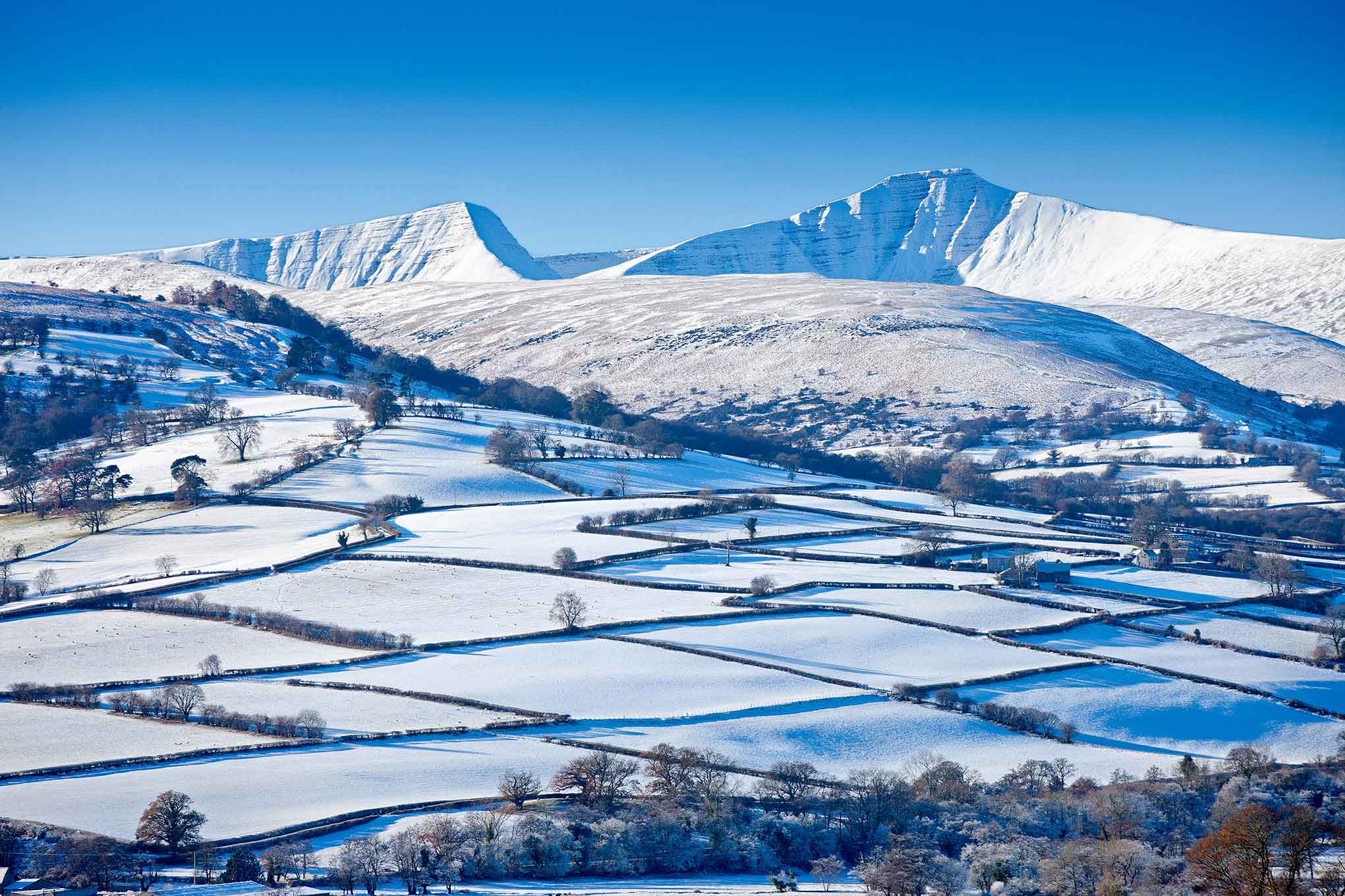 brecon beacons in the snow