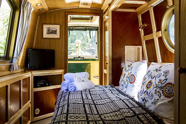 bedroom in a beacon park boat