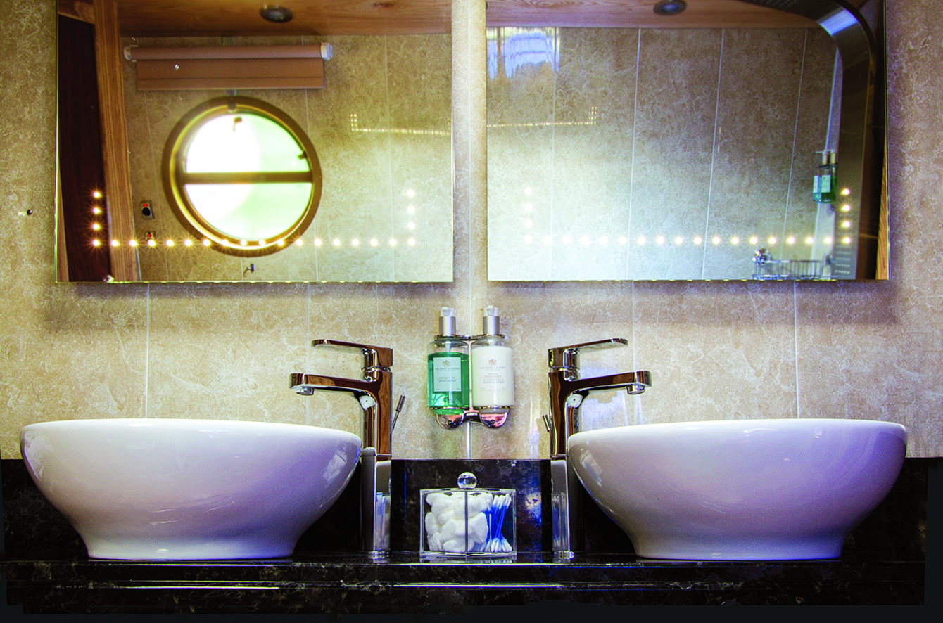 bathroom in a beacon park boat