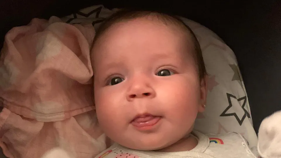 lächelndes junges Baby
