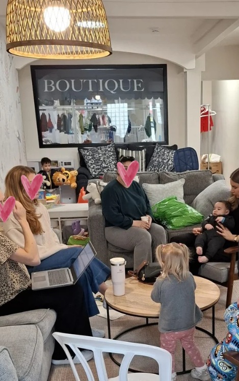 Women, a baby and a toddler sitting together for a counseling session at our Be'er Sheva Center