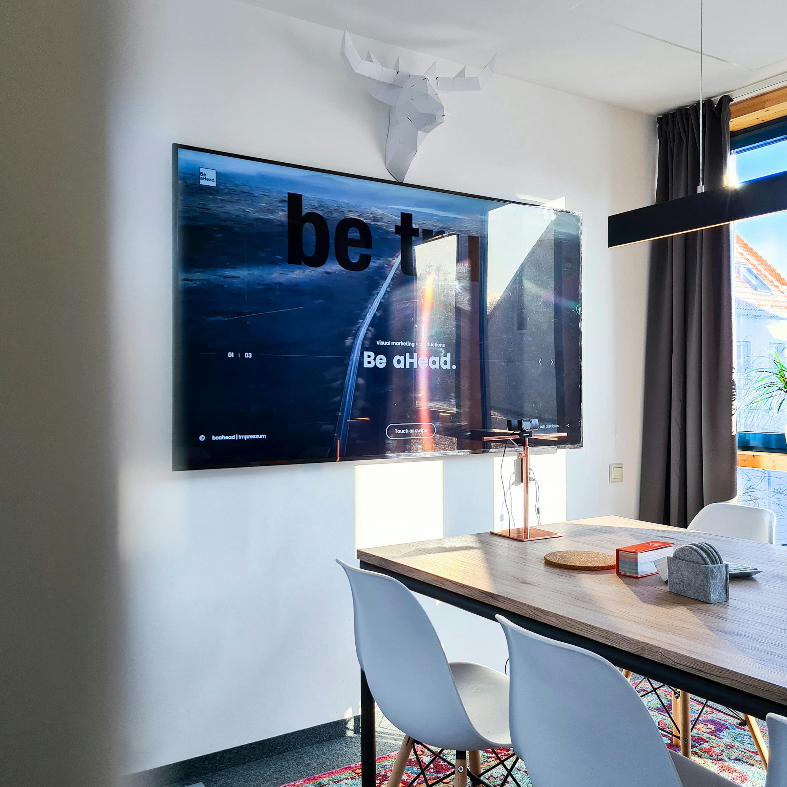 Lazy editor's image description