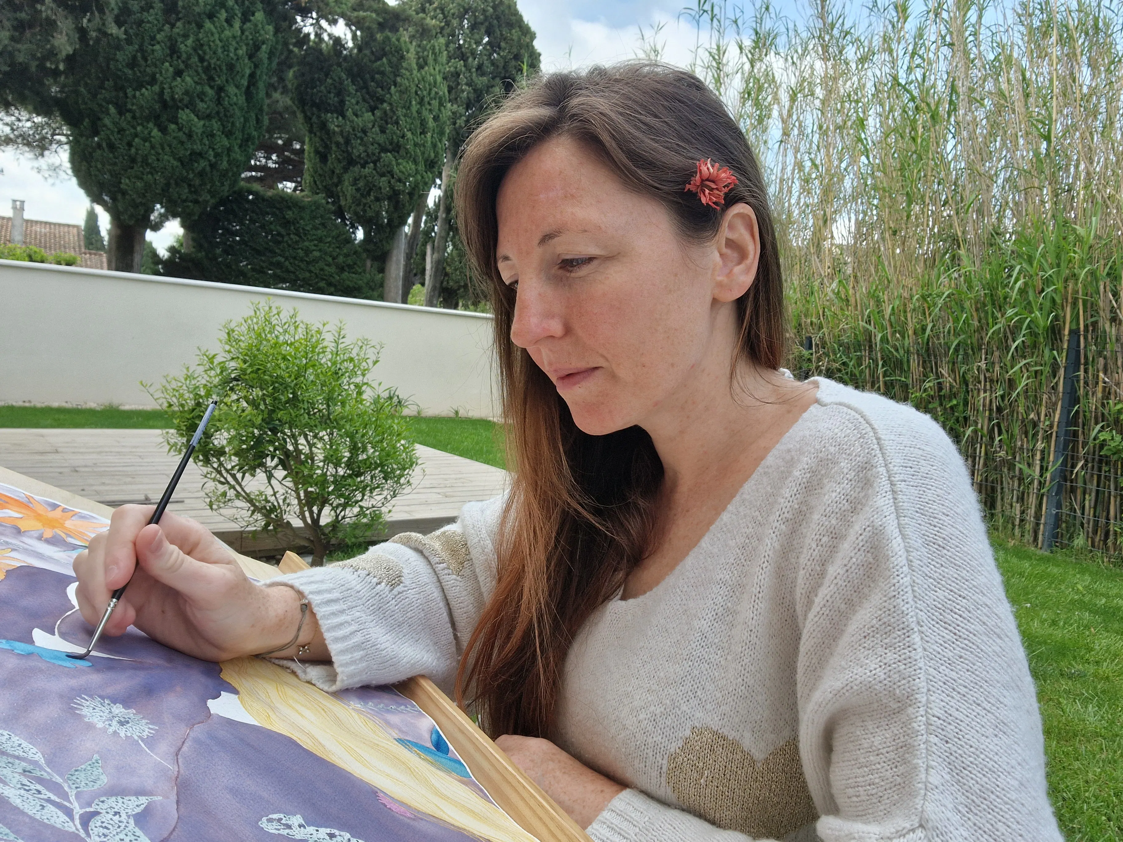 Camille peignant dans son jardin