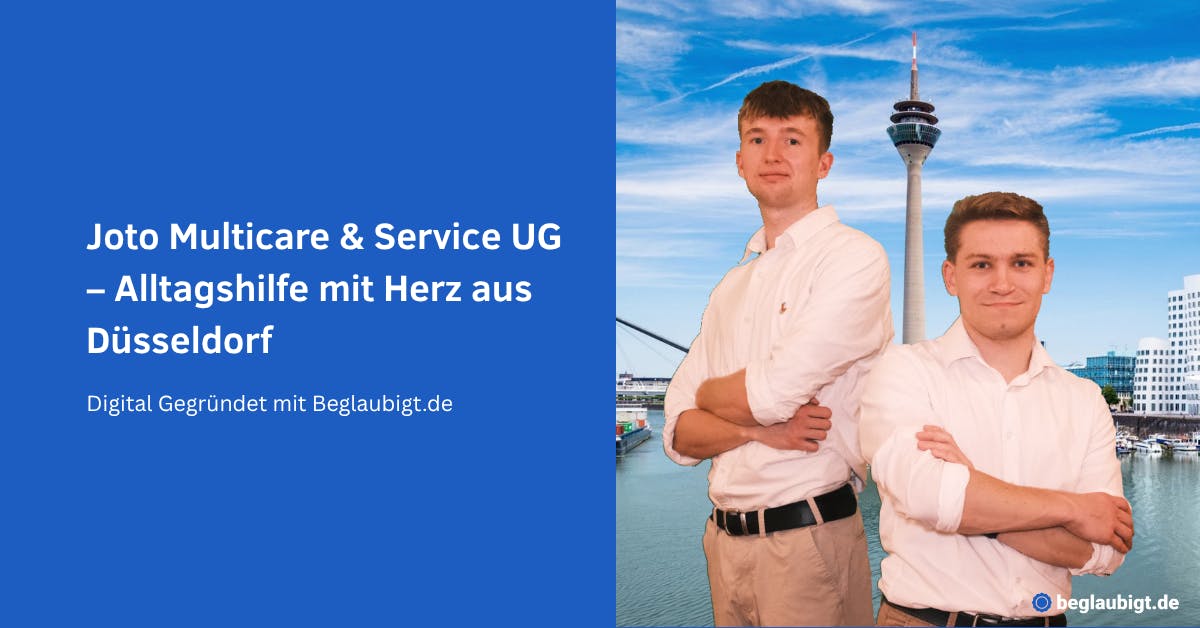 Zwei junge Männer in weißen Hemden stehen vor dem Düsseldorfer Rheinturm; links daneben steht auf blauem Hintergrund der Text: „Joto Multicare & Service UG – Alltagshilfe mit Herz aus Düsseldorf. Digital gegründet mit Beglaubigt.de“.