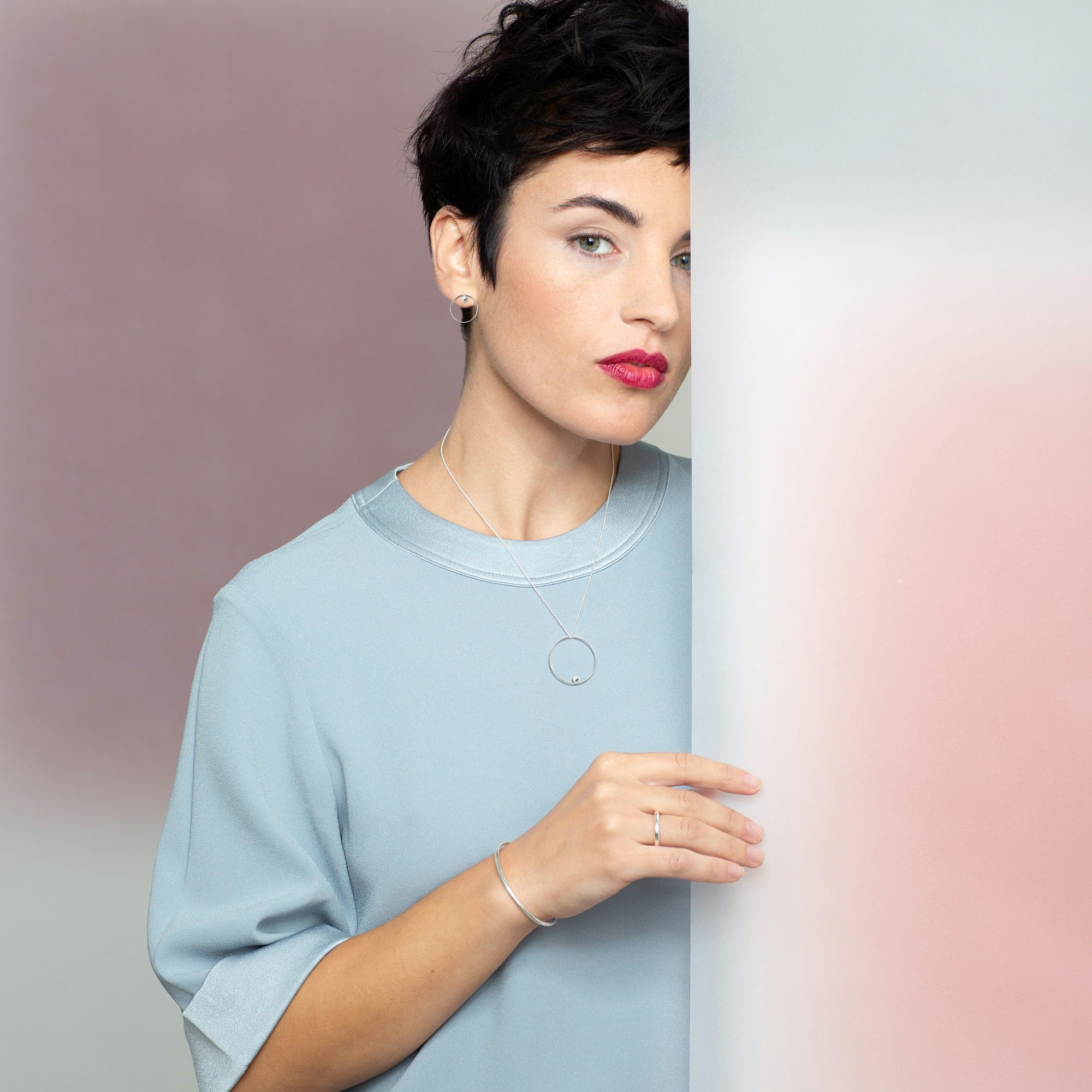 beige-fair-mode-support-package-evian-jonathan-radetz-jewellery-4