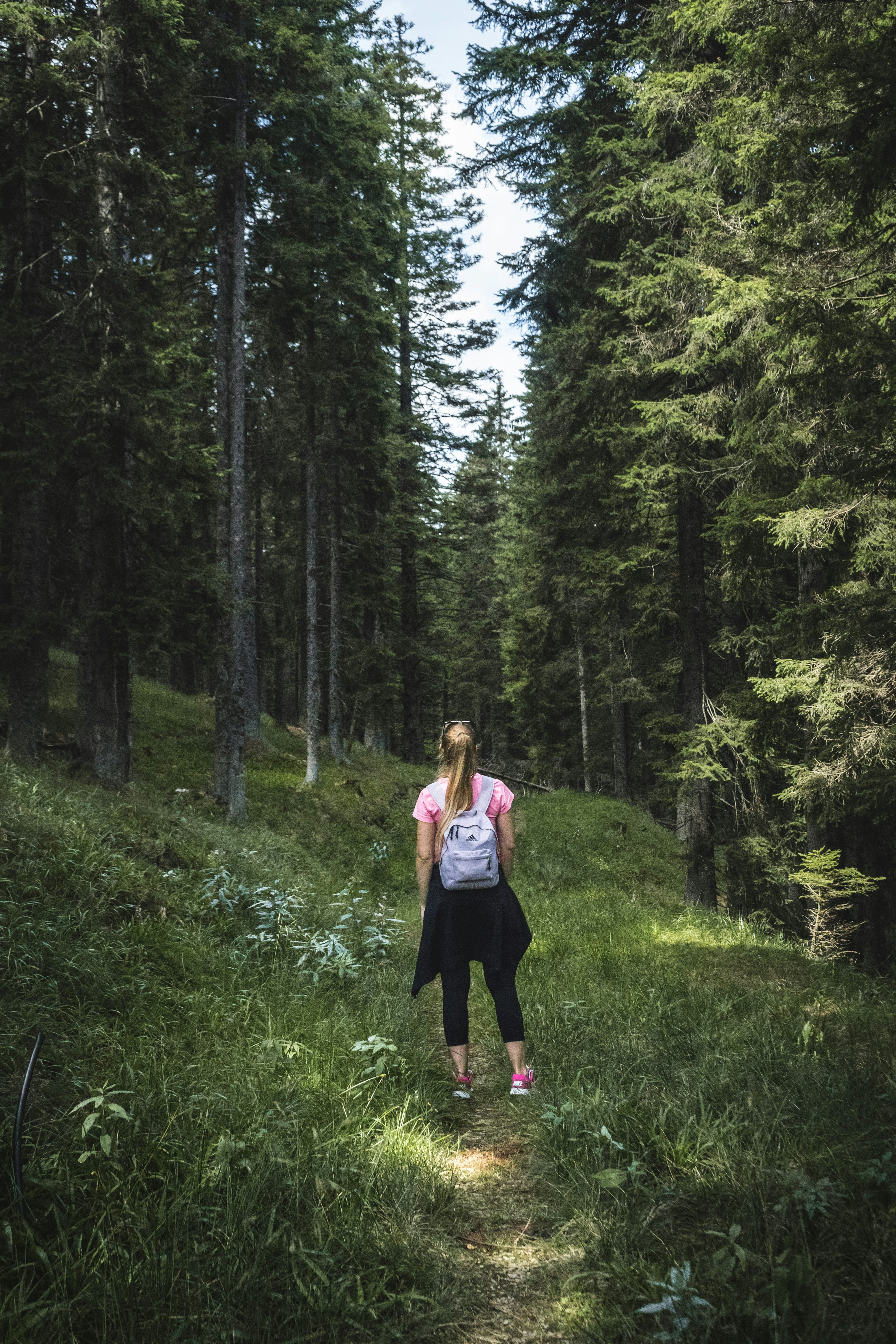 Frau im Wald