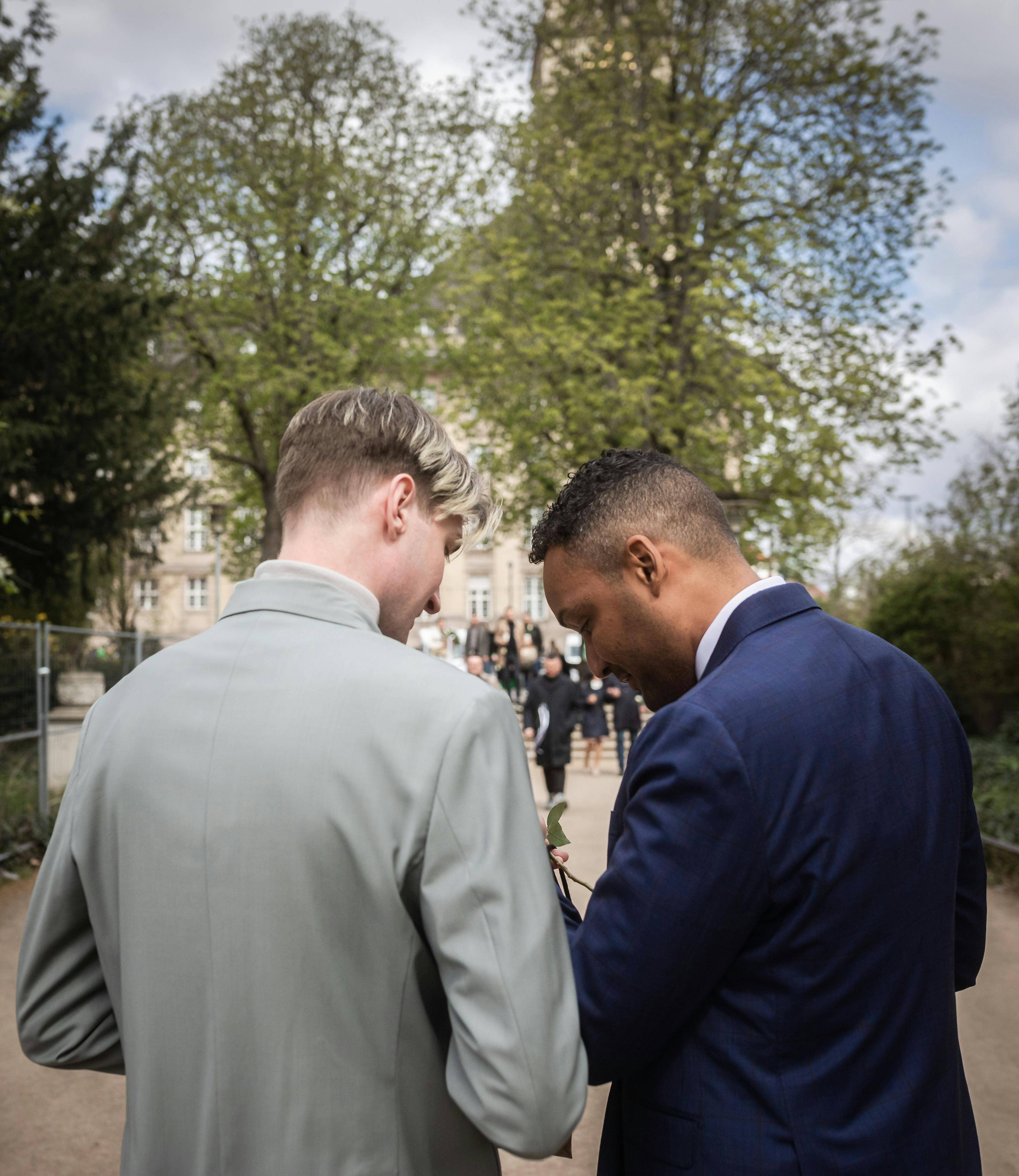 Felix’ Hochzeitskolumne – Queere Ehe: Politischer Meilenstein oder konservative Norm?