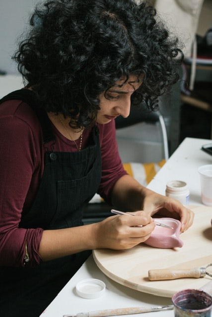 Beige-Kunstsympathisch-Yasmin-Falahat-at-work
