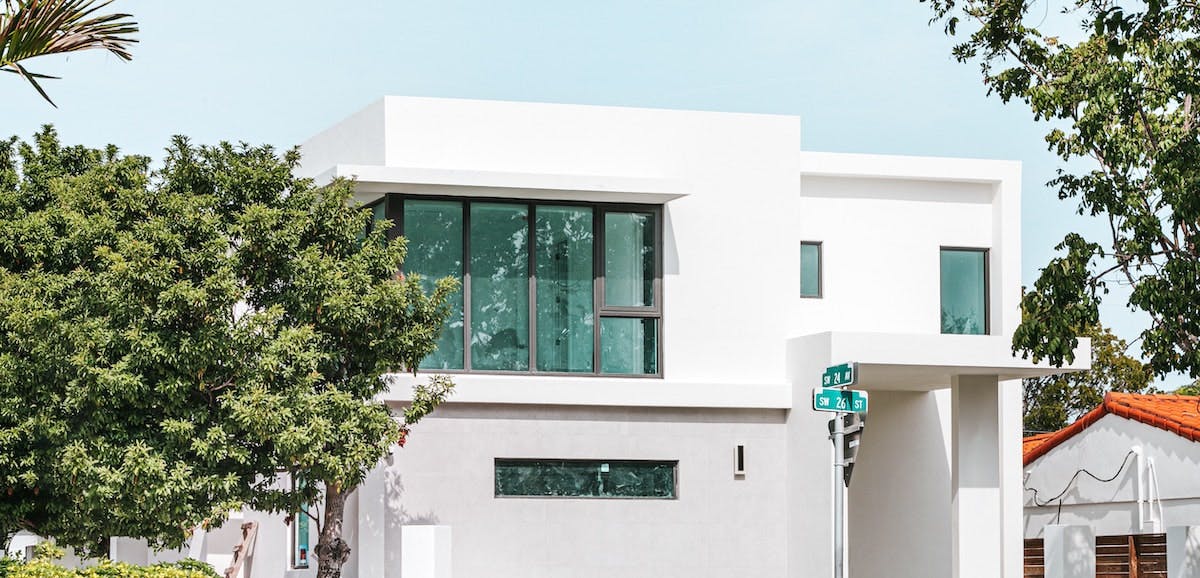 An image of a single-family home in Miami, Florida. Learn more about investing in real estate in Miami