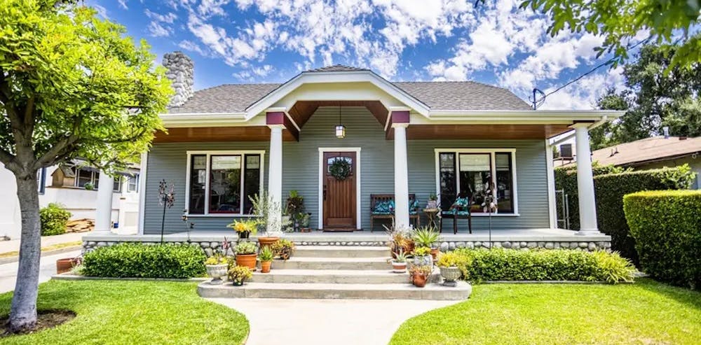 A rental home in Texas with a well maintained front yard on a clear day 