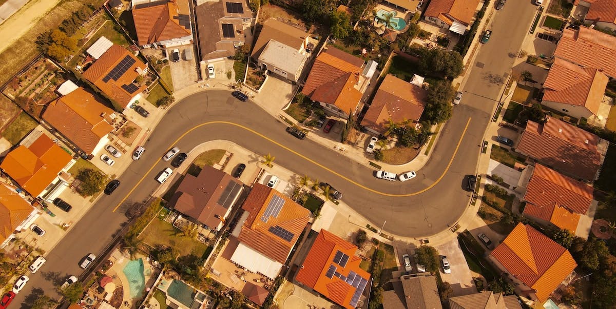 An aerial image of homes in a Californian neighborhood