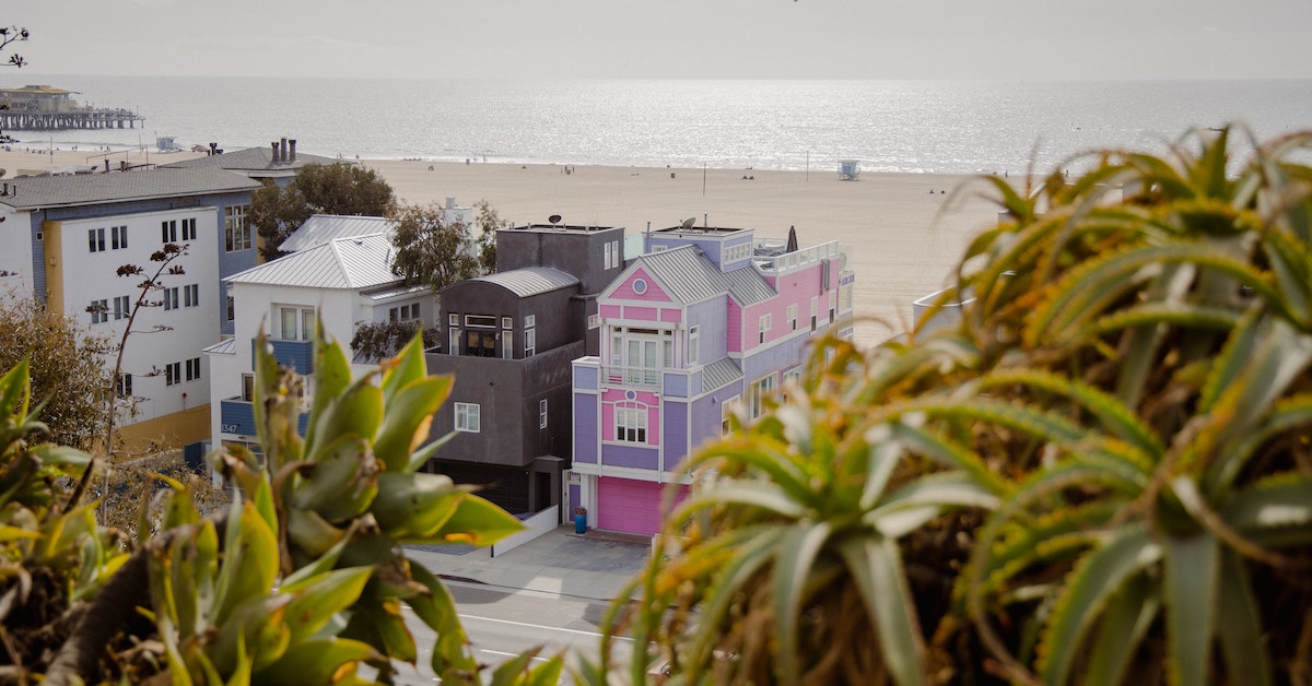 An image of homes in Santa Monica, California. Learn how to price your rental property in Los Angeles. 