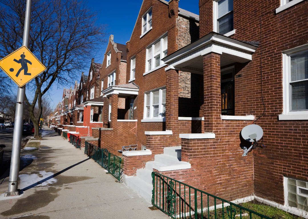 A neighborhood photo of a residential street in Illinois