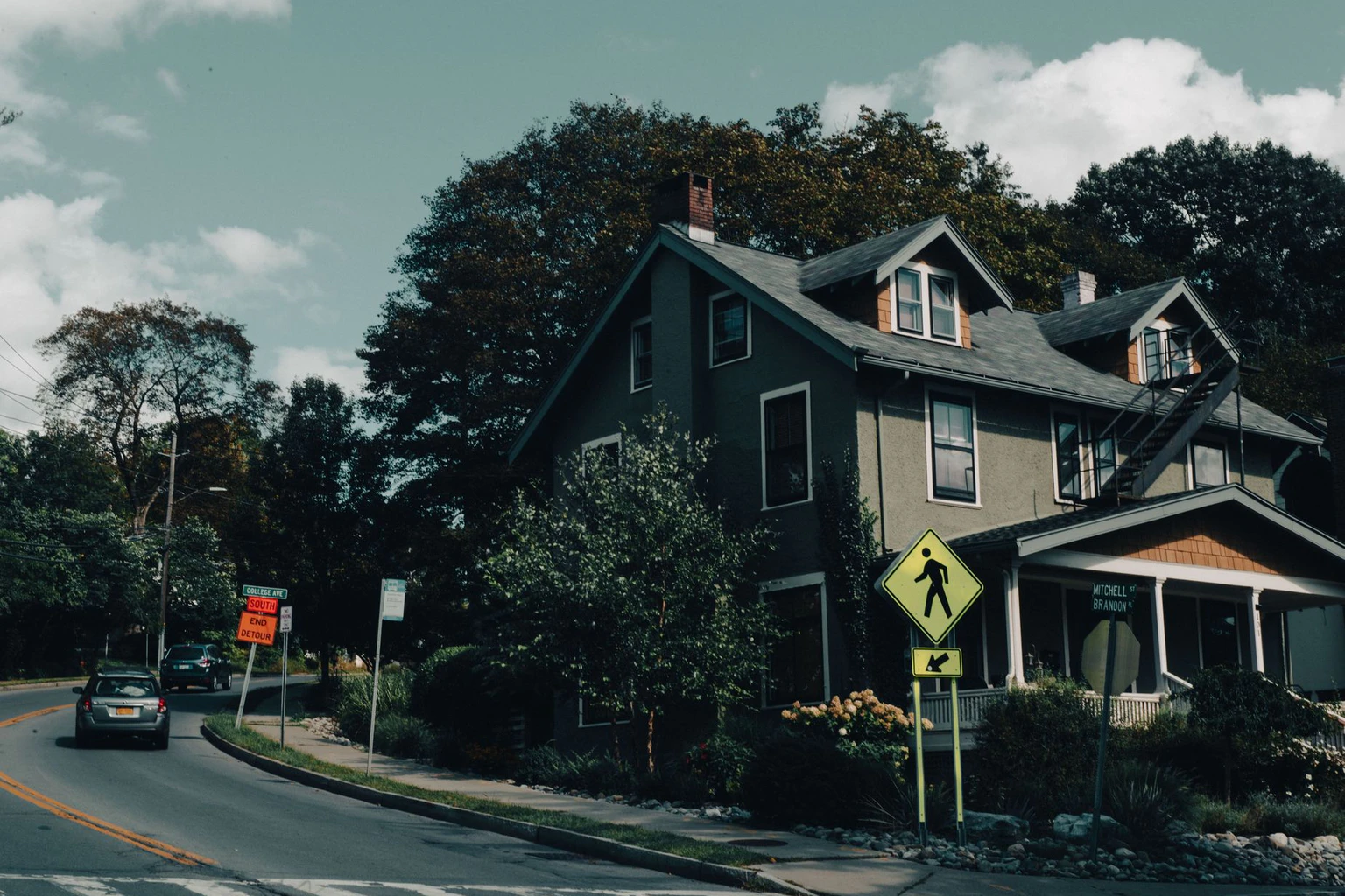 What Should You Know About a Neighborhood Before Renting?