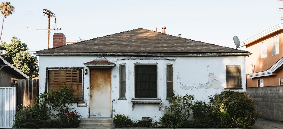 A photo of a run-down REO foreclosure property, which with careful consideration and the right repairs, can make a good real estate investment
