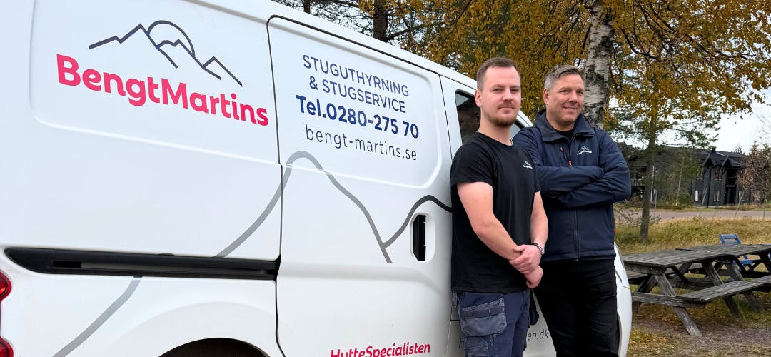 Bilden visar Bengt-Martins stugvärdar i Sälen, Pelle (vänster) och Magnus (höger).