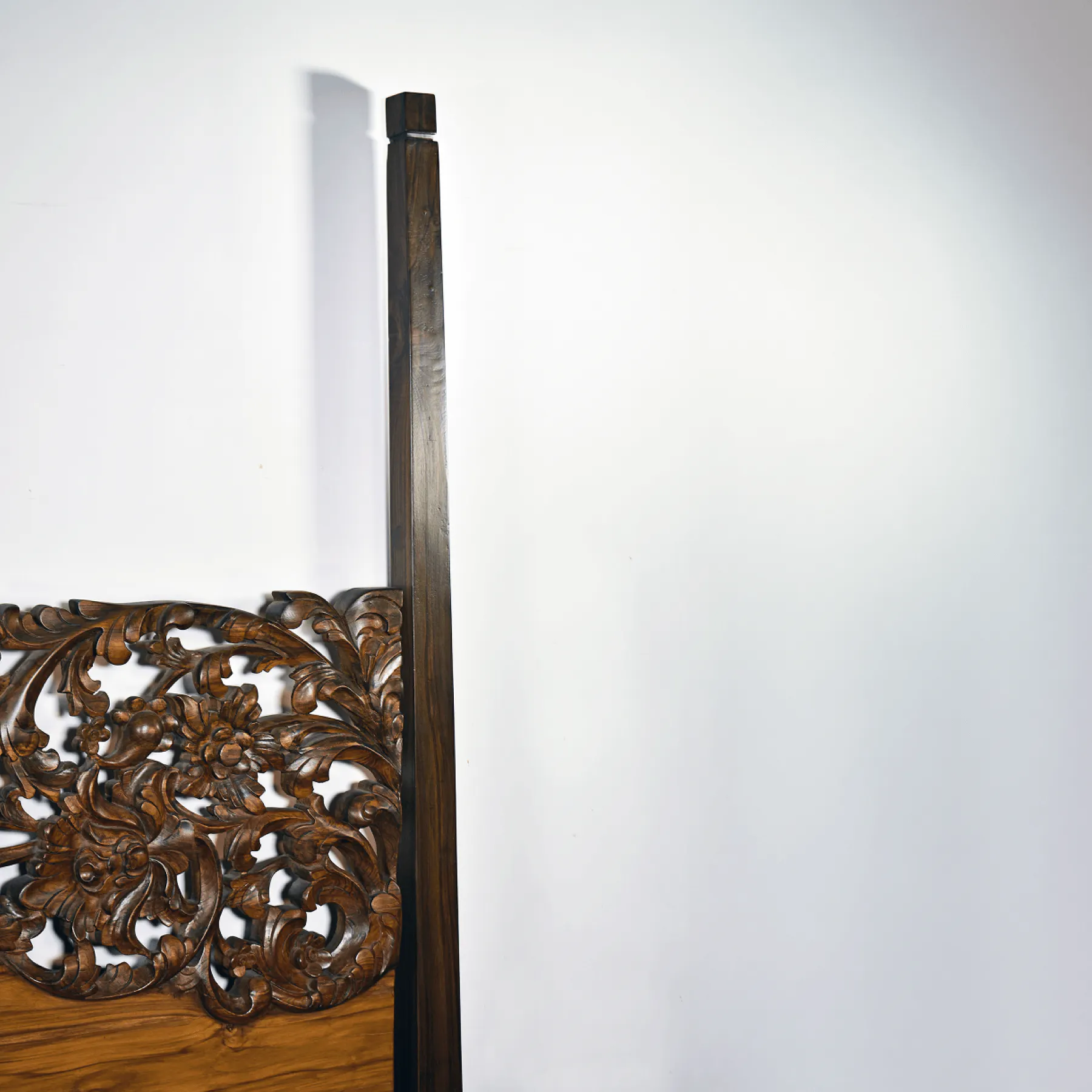 Latticework Bed - View 3