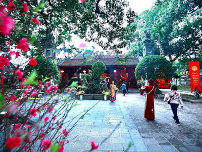 Văn Khấn Đi Chùa Đầu Năm 2026 Và 5 Lưu Ý Quan Trọng Khi Lễ Phật