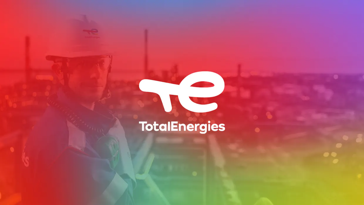 Logo TotalEnergies sur fond coloré.