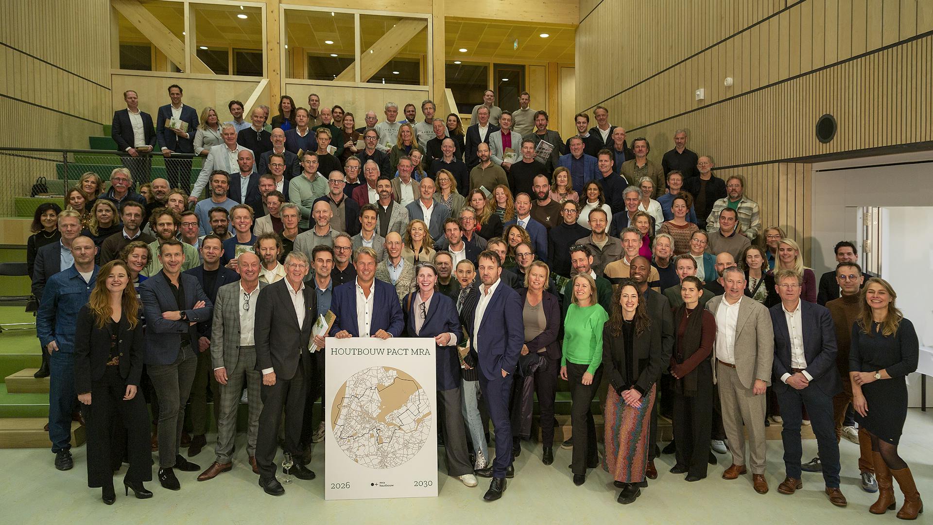 van Bergen Kolpa - Van Bergen Kolpa ondertekent het Houtbouw Pact Metropool Regio Amsterdam 2026-2030.