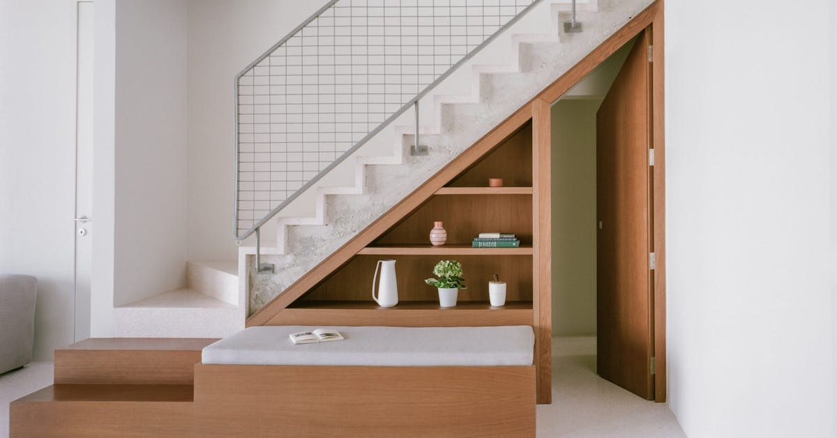 Aménagement sur-mesure sous escalier
