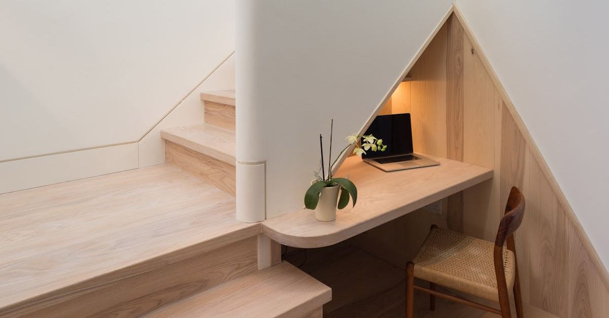 Aménagement sur-mesure sous escalier