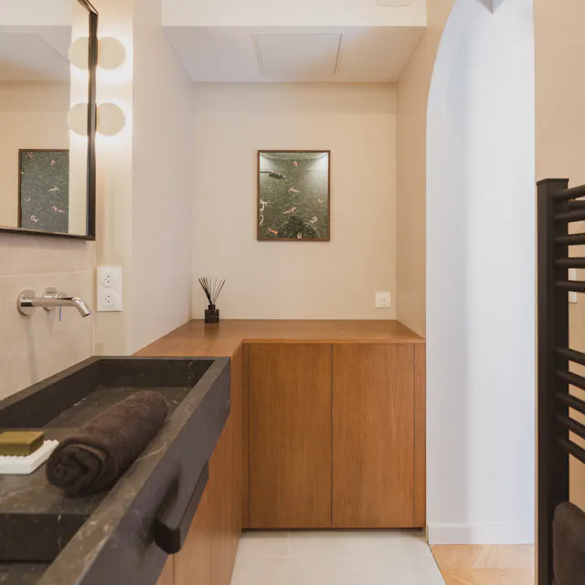 vasque façonnée sur-mesure en grès cérame