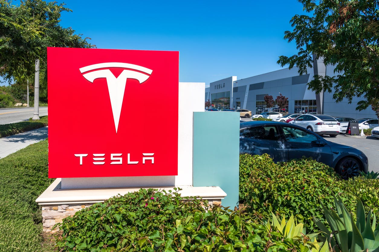 Tesla Sells 33% Of Vehicles Below Average Cost, BYD Pulls Ahead