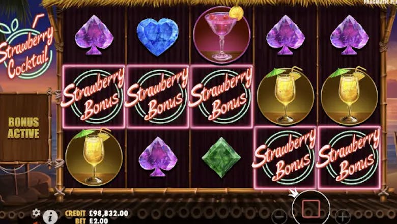 strawberry cocktail slot freespins trigger