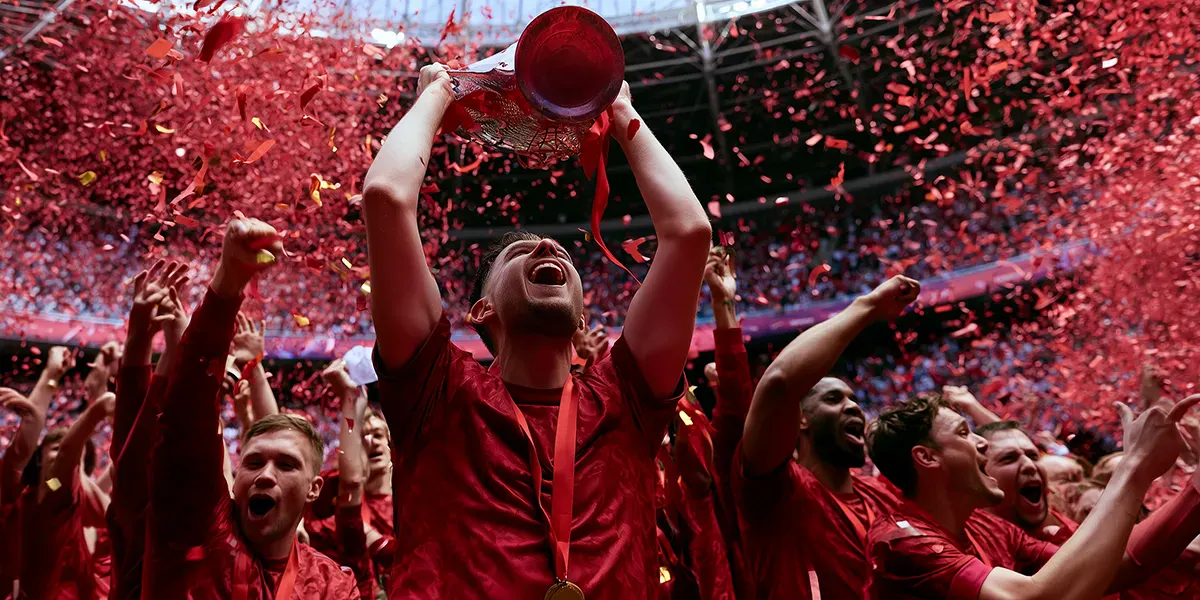 Football-team-celebrating2