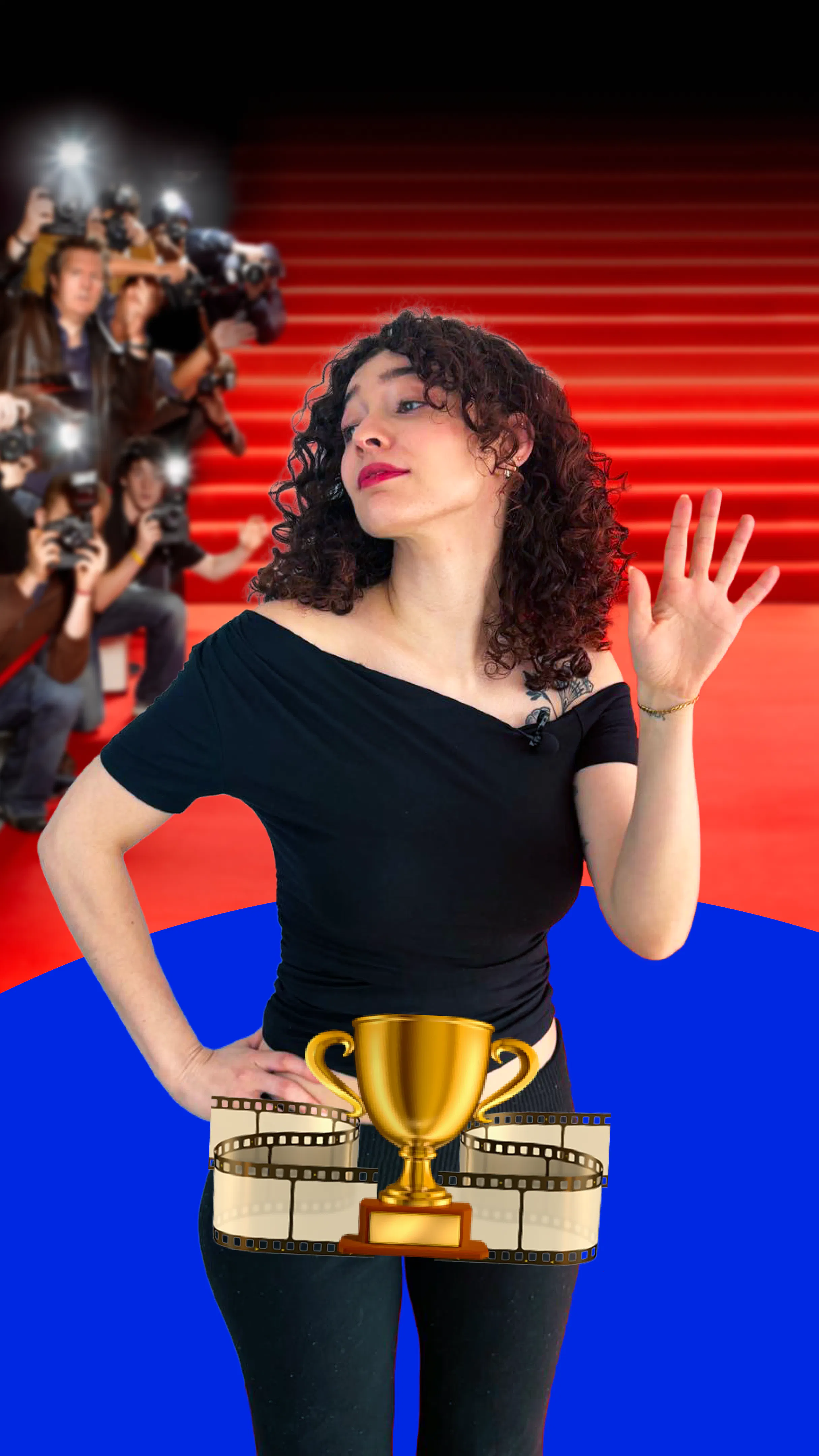 femme pose devant le tapis roug et les photographes