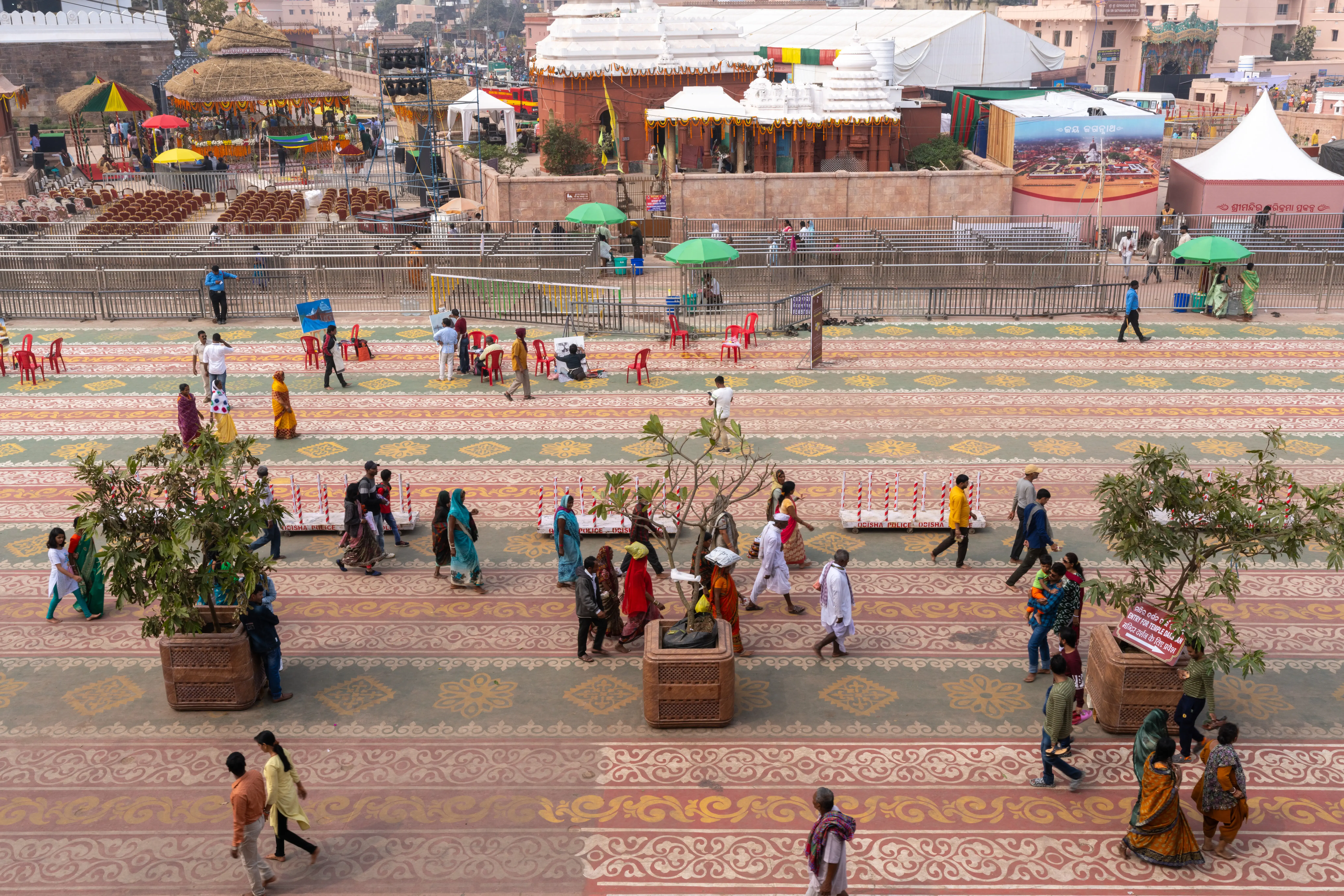 VIEW OF EAST PLAZA AND QUEUE MANAGEMENT SYSTEM