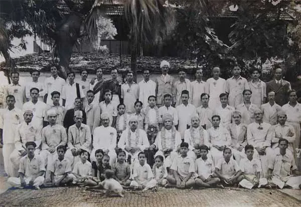 DADHA & CO., STORE & STAFF