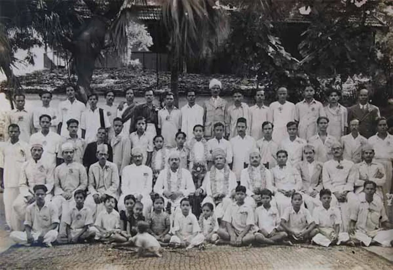 DADHA & CO., STORE & STAFF