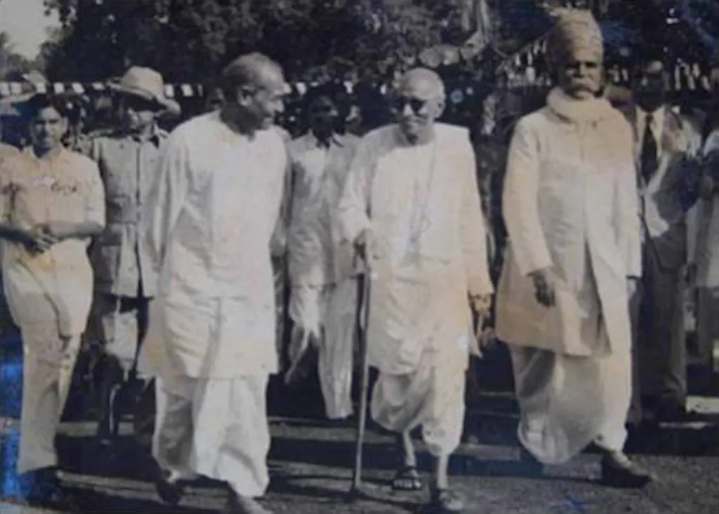 With Ramnath Goenka and C. Rajagopalachari