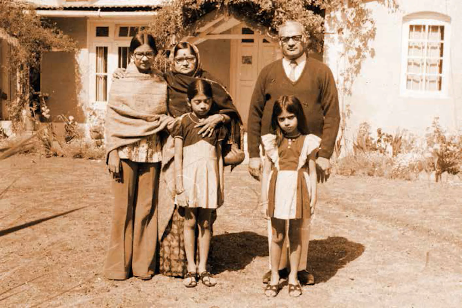 With wife Kaval Kavar, and nieces Usha, Namrata and Madhulika in Ooty during a Holiday