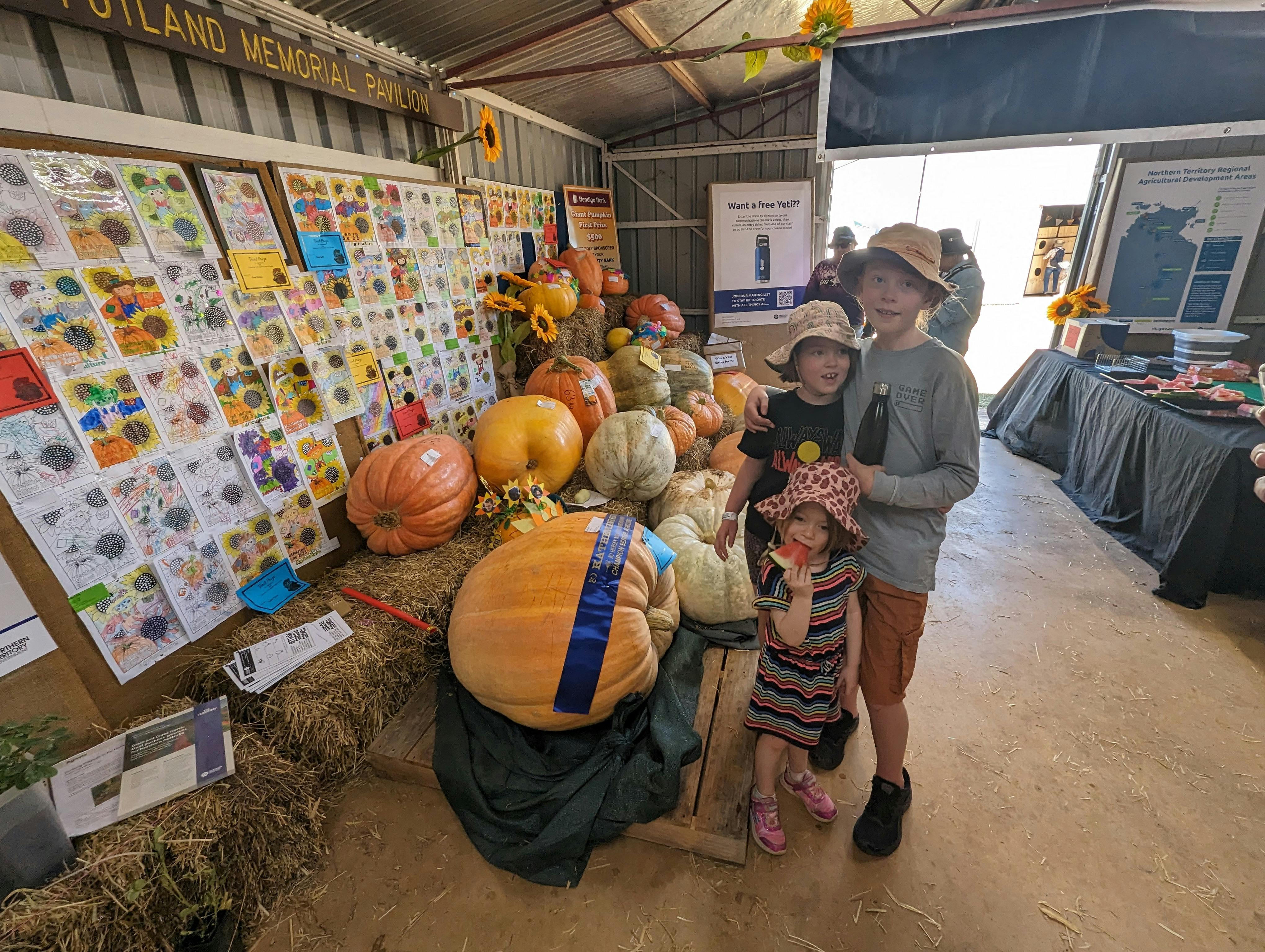 Prize winner produce .... and the kids! The winning pumpkin was 112 kgs!