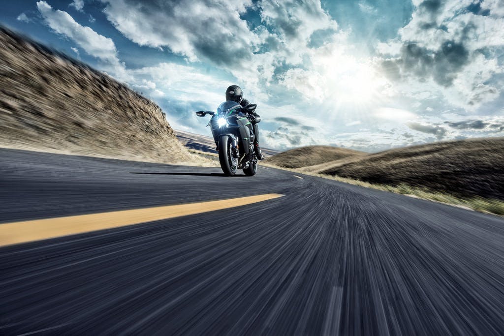 KAWASAKI NINJA H2 CARBON being ridden on a hill road