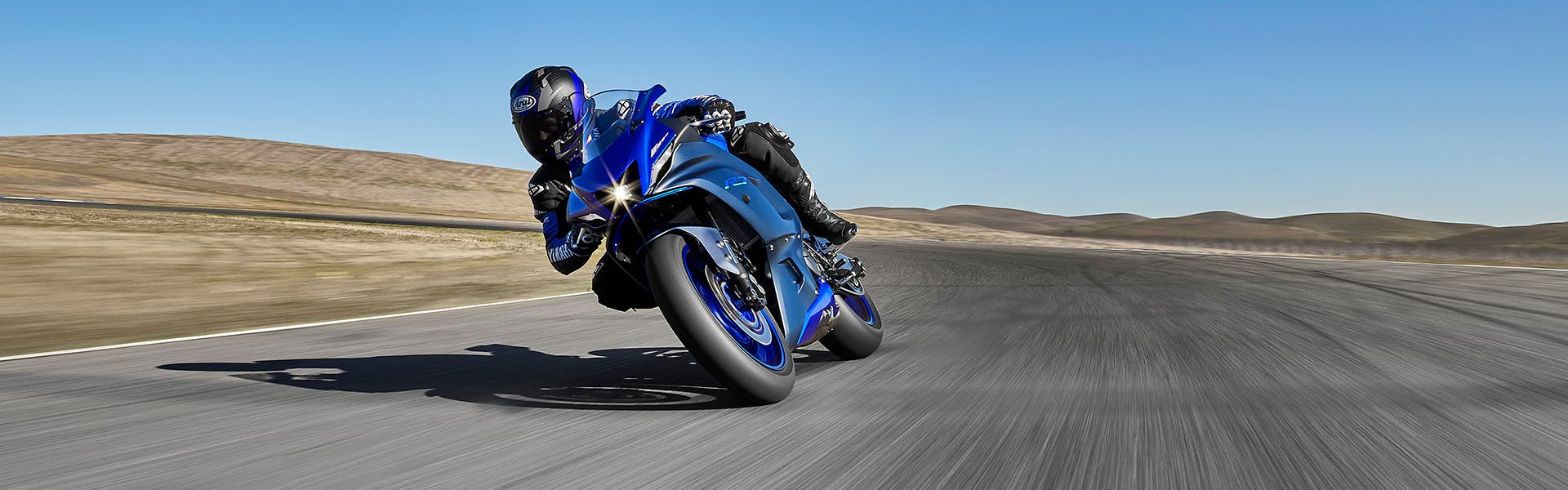 Yamaha R7HO in Icon Blue colour on the road
