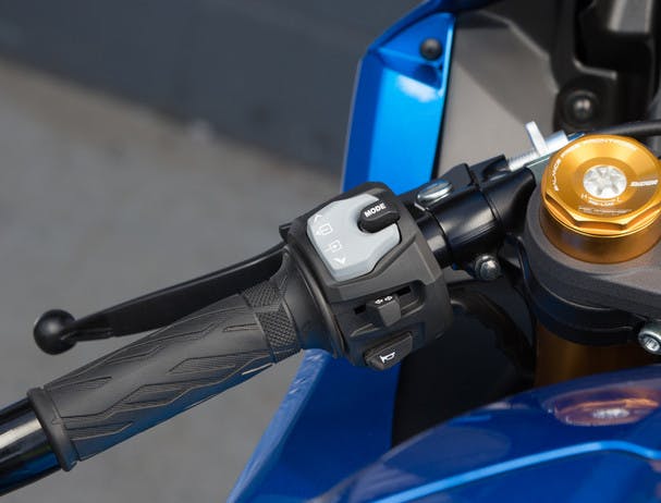 SUZUKI GSX-R1000 ABS mode buttons