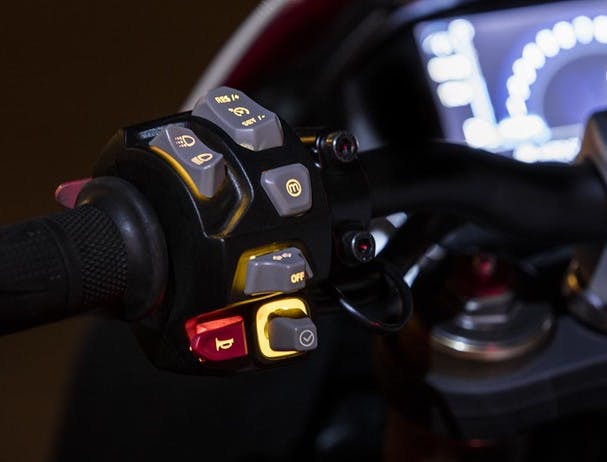 TRIUMPH SPEED TRIPLE S switch cubes