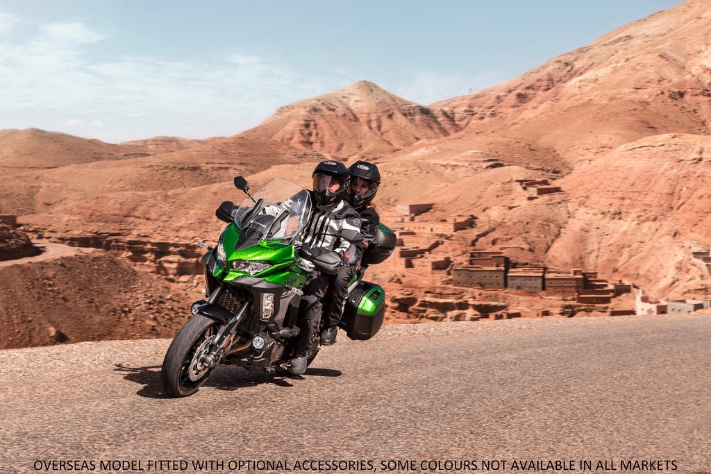 KAWASAKI VERSYS 1000 SE being ridden on a hill road