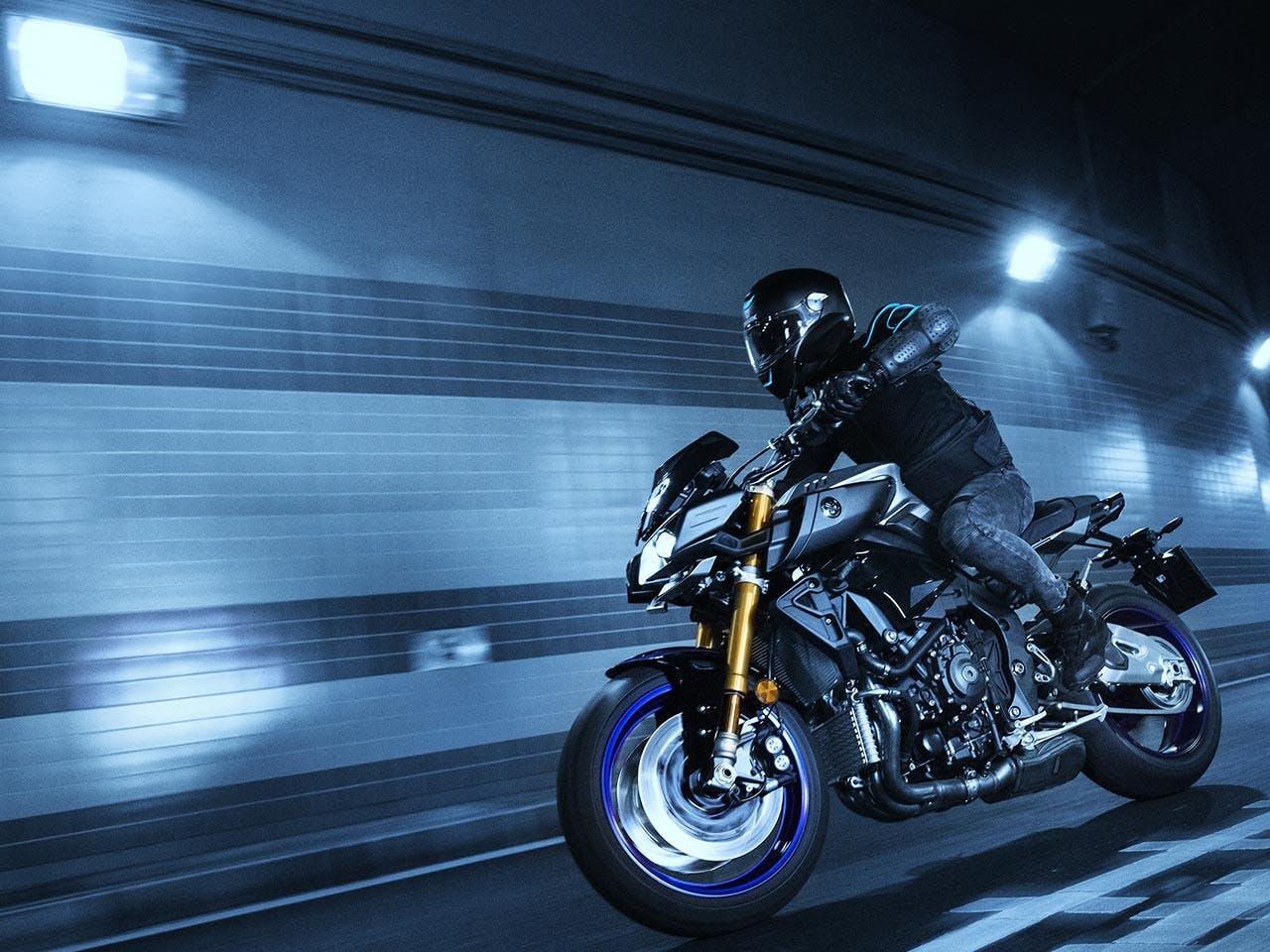 Yamaha MT-10 (SP) on the road