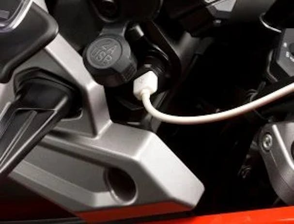 Suzuki V-Strom 1050 USB outlet