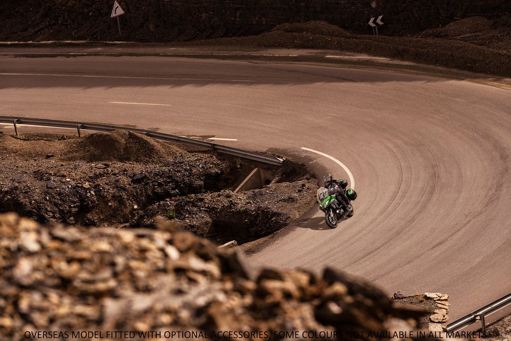 KAWASAKI VERSYS 1000 SE being ridden on a hill road