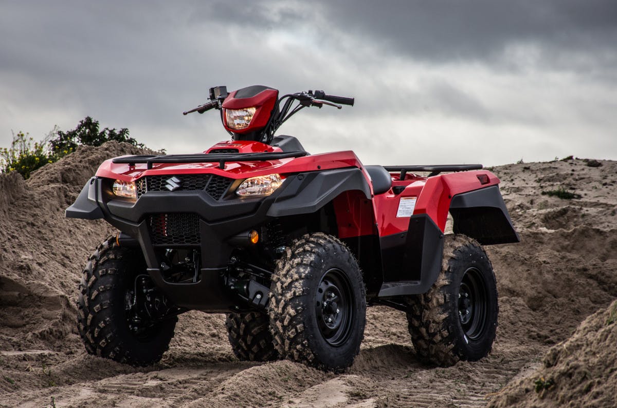 SUZUKI KINGQUAD 500AXI 4x4 parked on a hill